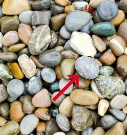 Kieselsteine am Boden